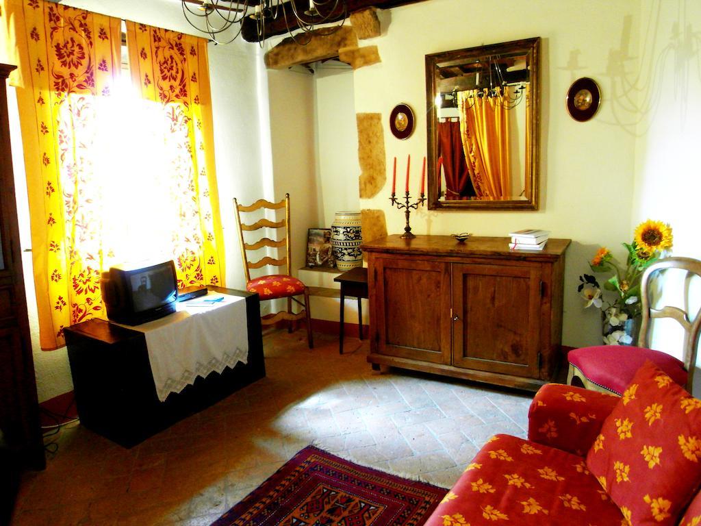 Guest House Il Borgo Di Sempronio Semproniano Zimmer foto